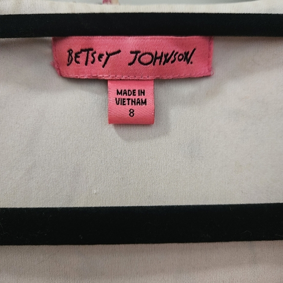 Like new Betsey Johnson sz.8 pink chiffon ruffled printed wrap dress. - Picture 4 of 12